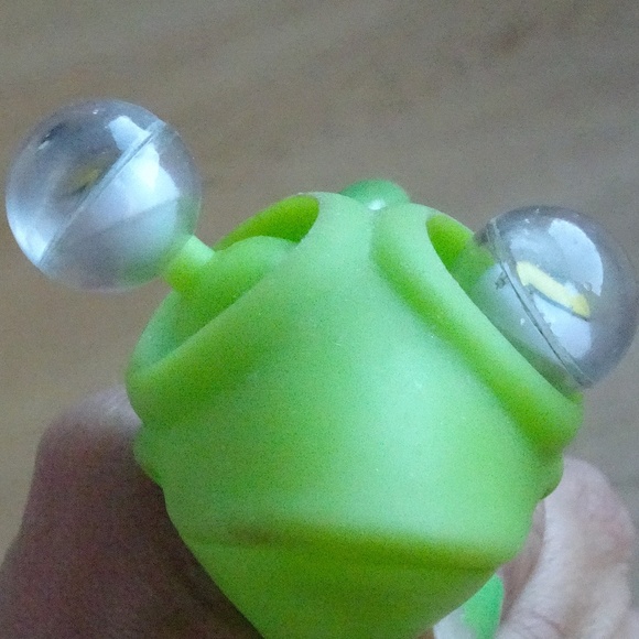 Flippy Frog Squishy Alien Eye Squeeze Frog Toy Stress Ball Anxiety Relief Toy :) - Picture 3 of 6